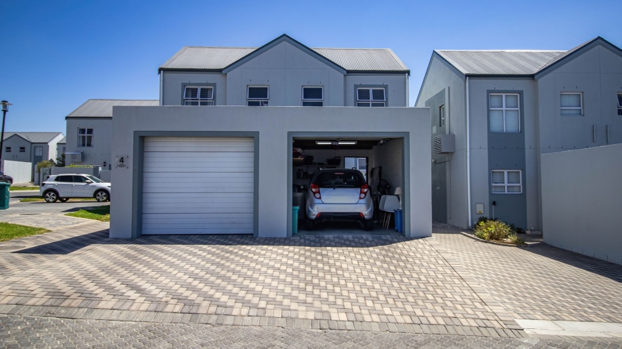 2 Bedroom Property for Sale in Honeydew Country Estate Western Cape